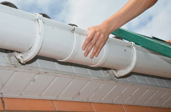Cost of Gutter Reattachment in Renton